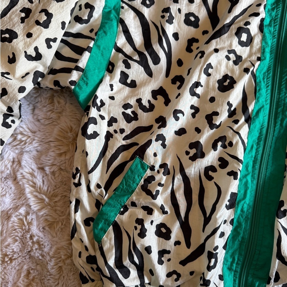 Vtg Casual Isle Animal Print Jacket with Green Accents size M - Picture 3 of 16
